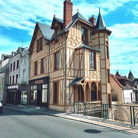 Logis Hotel La Maison A Pan De Bois Vierzon Exteriör bild