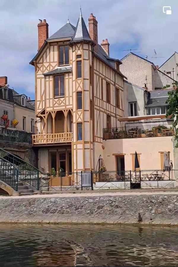 Logis Hotel La Maison A Pan De Bois Vierzon Exteriör bild