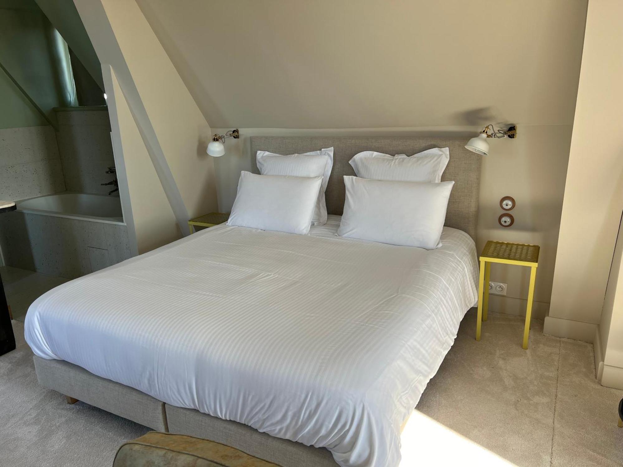 Logis Hotel La Maison A Pan De Bois Vierzon Exteriör bild